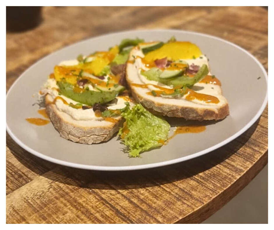 broodje van de maand kampen gezond vegan hummus paprika komkommer pijnboompitten 9,95 euro