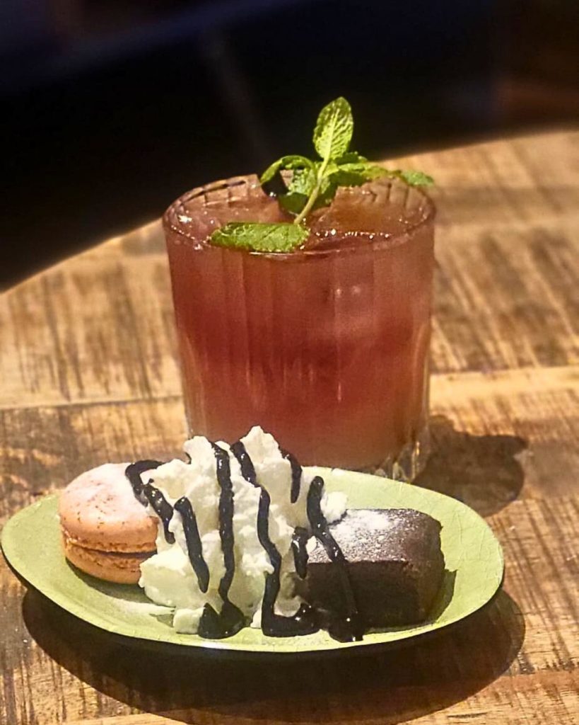 High Cocktail bij NJOY Kampen met tapas en cocktail – 3 of 5 gangen arrangement.