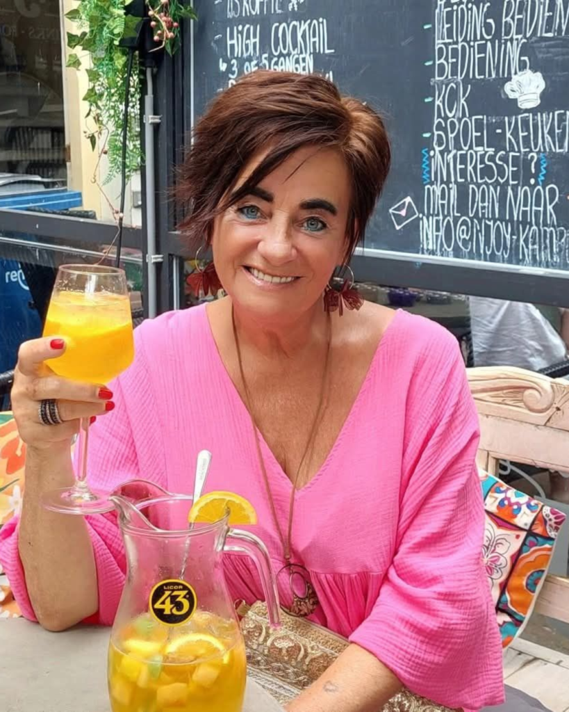 sangria NJOY Kampen klant terras borrel cocktailbar centrum