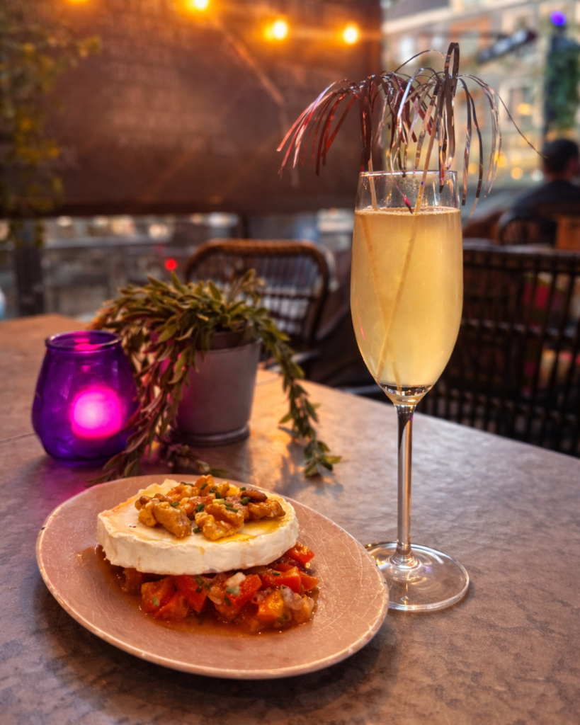 Elderflower Limonsecco cocktail met geitenkaas gerecht tijdens High Cocktail in Kampen