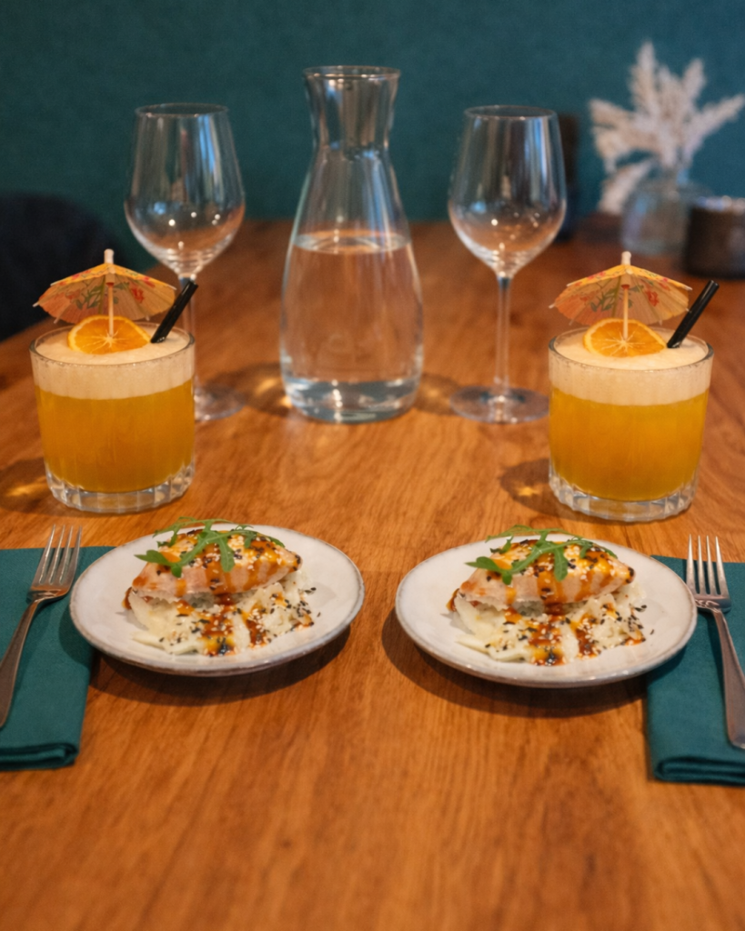 Spring Devil cocktails met zalm tapas tijdens High Cocktail bij restaurant NJOY Kampen