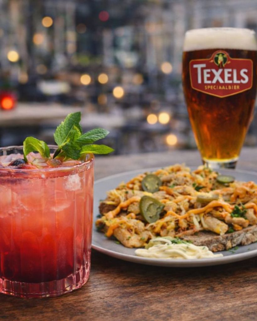 Maandaanbiedingen bij NJOY Kampen met cocktail van de maand, lunchspecial en bier van het moment